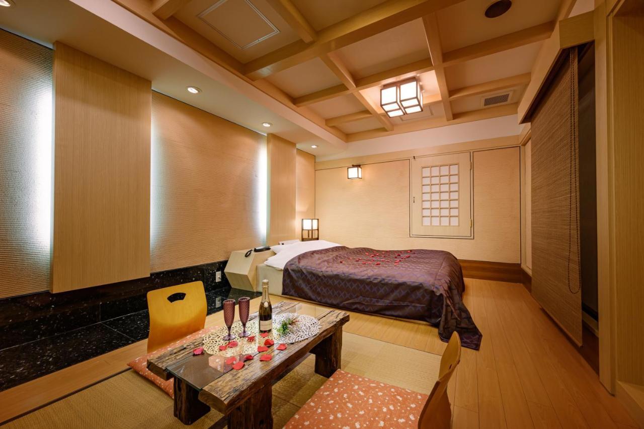 Hotel Metro (Adults Only) Yokohama  Bagian luar foto