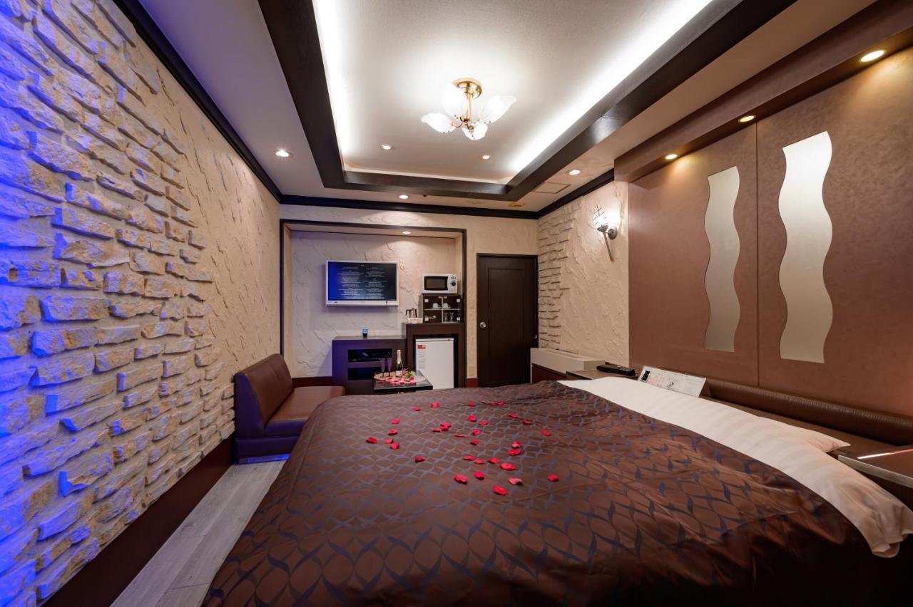Hotel Metro (Adults Only) Yokohama  Bagian luar foto