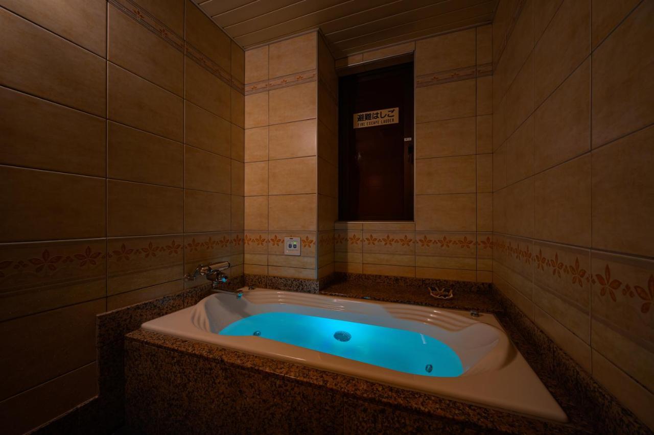 Hotel Metro (Adults Only) Yokohama  Bagian luar foto
