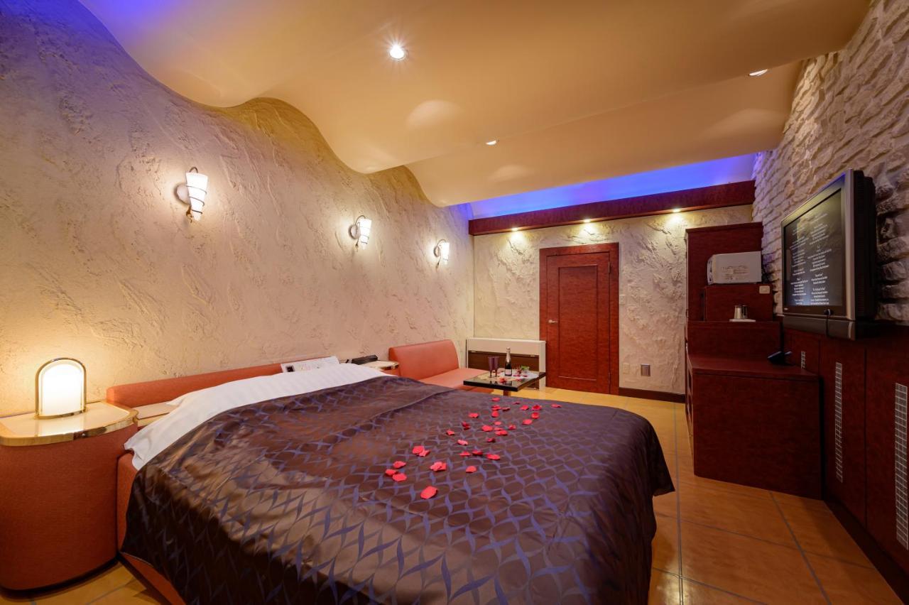 Hotel Metro (Adults Only) Yokohama  Bagian luar foto